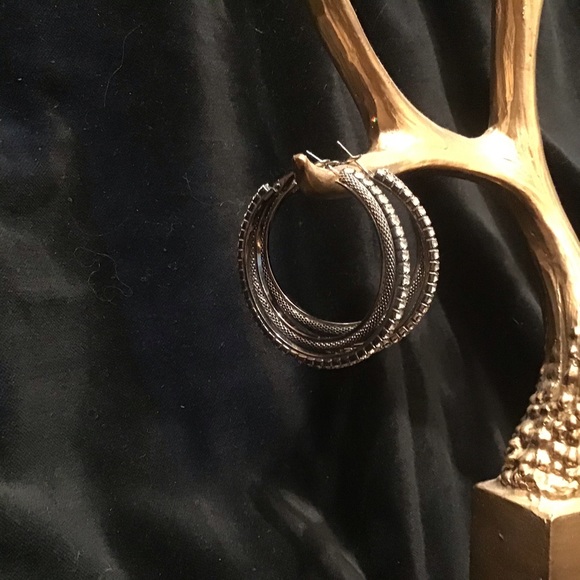 🔴CZ HOOP EARRINGS🔴 - Picture 3 of 4